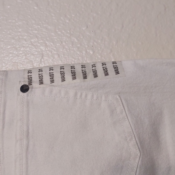 NWT ROCK AND REPUBLIC CARNAGE WHITE PANTS WITH BLACK ZIPPERS ON BACK SIZE 31 - Picture 11 of 15